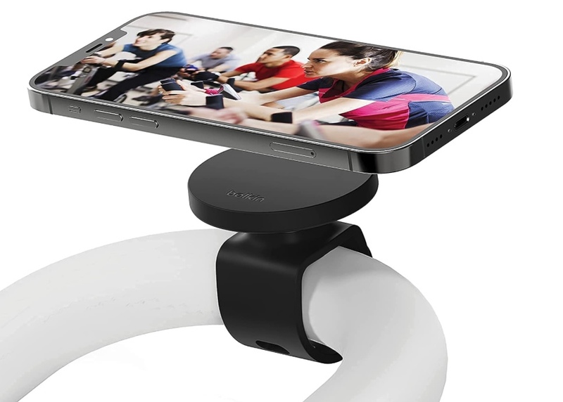 Illustration : Promos : chargeur Belkin magnétique à 29€, multiprise à 19€, Samsung 32" 4K à 298€