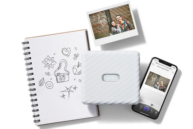 Illustration : Fujifilm dévoile une nouvelle imprimante pour smartphone "Instax Link Wide"