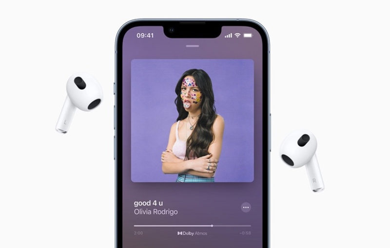 Illustration : Les AirPods Gen3 nécessitent un appareil compatible iOS 13 pour fonctionner pleinement