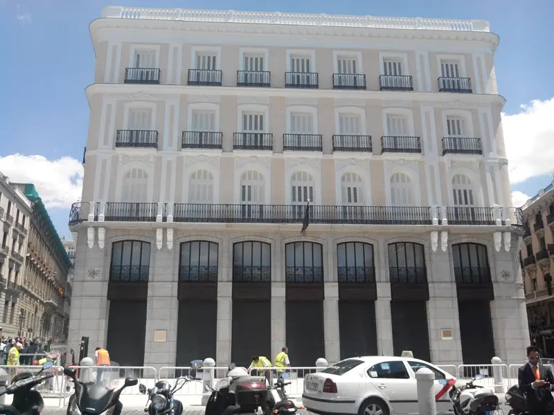 L'image du jour : l'Apple Store de Madrid se prépare pour son lancement, samedi