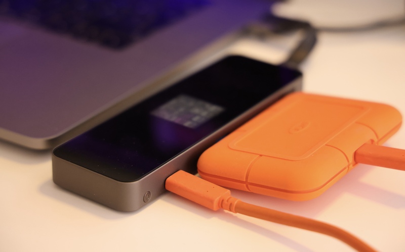 Illustration : Prise en main de DockCase, un Dock USB C intelligent, rapide (4K60HDR, USB 10Gbps) avec un écran !