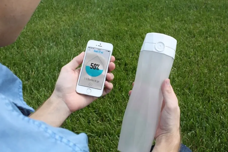 HidrateMe : une bouteille connectée chargée de surveiller sa consommation d'eau