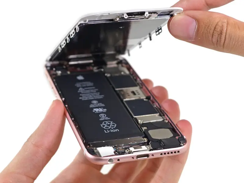 L'iPhone 6s intègre bien une batterie réduite