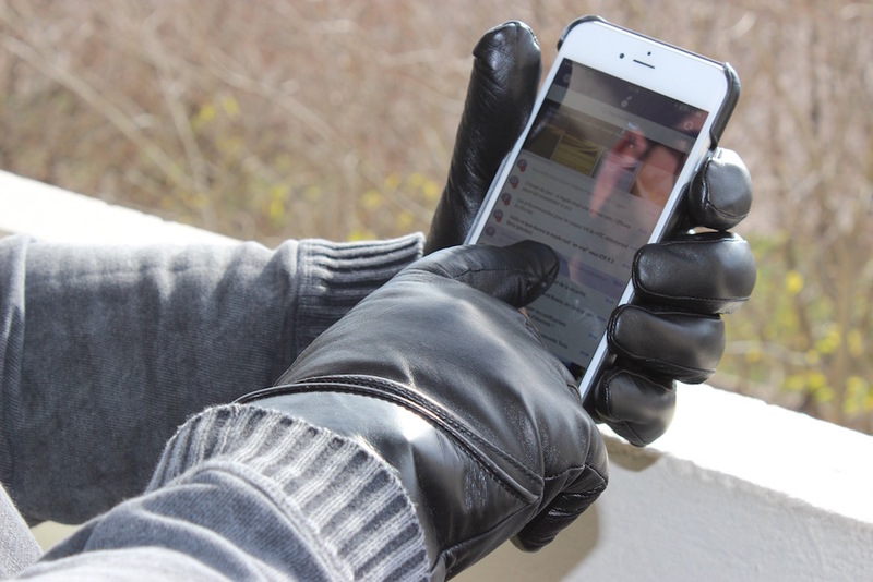 Illustration : Test des gants tactiles en cuir de Mujjo