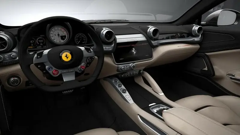 Salon de l'auto : Ferrari présente la GTC4Lusso avec CarPlay (photos)