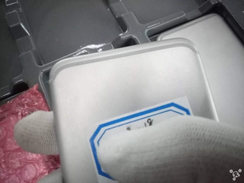 Illustration : iPhone 7 : une nouvelle photo semble confirmer la modification des antennes