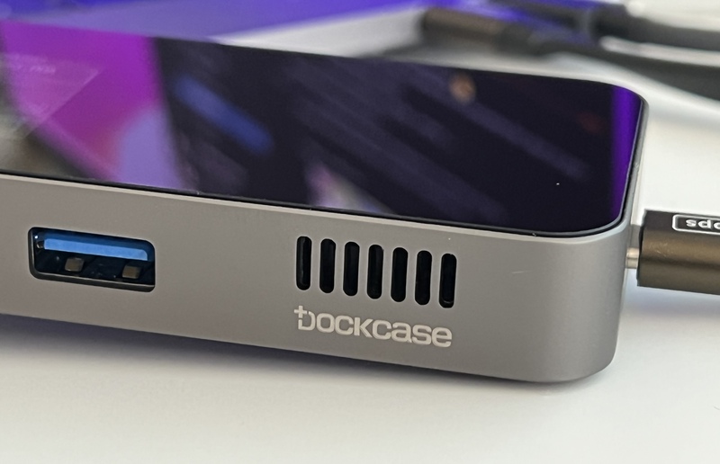 Illustration : Prise en main de DockCase, un Dock USB C intelligent, rapide (4K60HDR, USB 10Gbps) avec un écran !