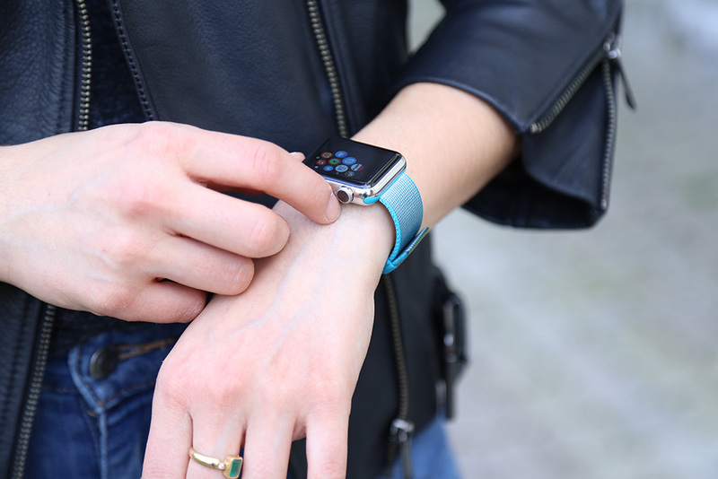 Illustration : Apple Watch : nos photos des bracelets en Nylon tissé Rose et Bleu Azur (feat. Romina)
