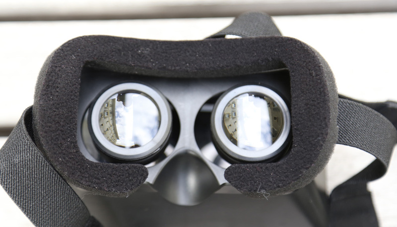 Illustration : On a testé un casque de réalité virtuelle pour iPhone à moins de 25€, et ça sentait le futur !