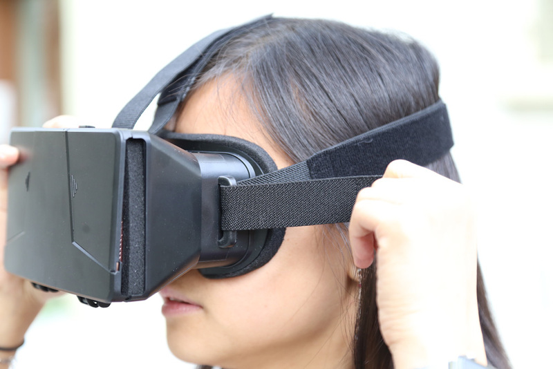 Illustration : On a testé un casque de réalité virtuelle pour iPhone à moins de 25€, et ça sentait le futur !