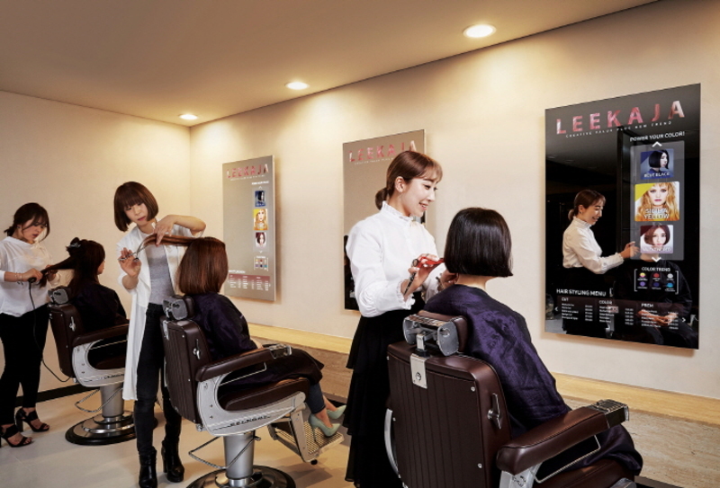 Illustration : Samsung va commercialiser un miroir OLED de 55 pouces avant la fin de l'année