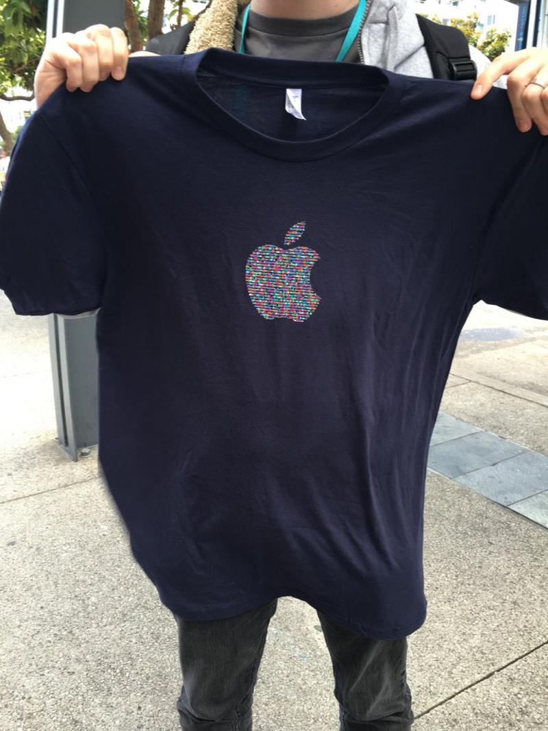 Illustration : Oh, le beau t-shirt de la #WWDC ! (Et plein d'autres photos en direct de San Francisco)