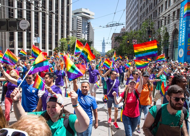 Illustration : Apple à la Gay Pride de San Francisco (avec un bracelet spécial pour Apple Watch !)
