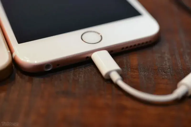 Un premier aperçu de l'adaptateur Lightning-jack de l'iPhone 2016 ? (vidéo)