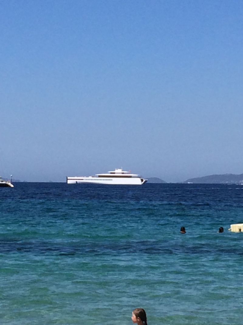Illustration : L'image du jour : le yacht de Steve Jobs en balade en Corse (MAJ : avec de belles photos)