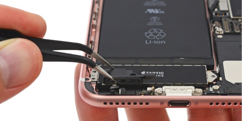 Illustration : L'iPhone 7 Plus mis à nu : que cache la disparition de la prise jack ?