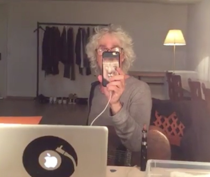 Illustration : L'image du soir : Louis Bertignac, son Mac, son iRig et Logic Audio