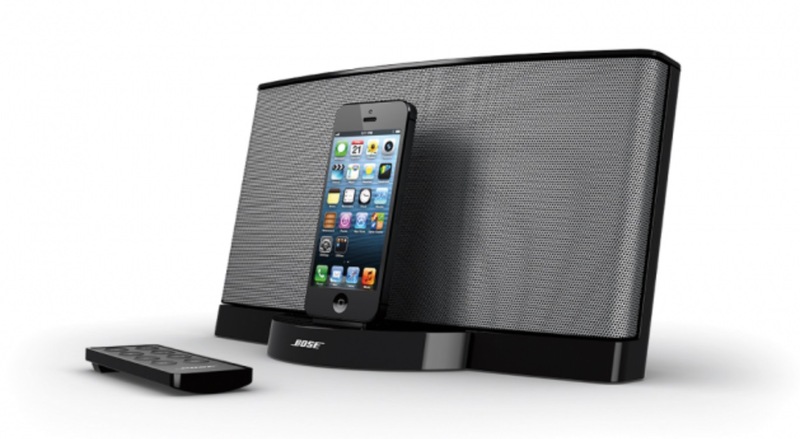 Illustration : Promos : station de charge universelle, Bose SoundDock III et enceinte bluetooth