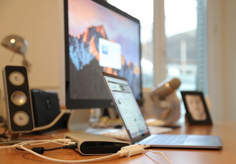 Illustration : Astuce : brancher l'Apple Cinema Display 27" (mini-DisplayPort) sur le MacBook Pro 2016