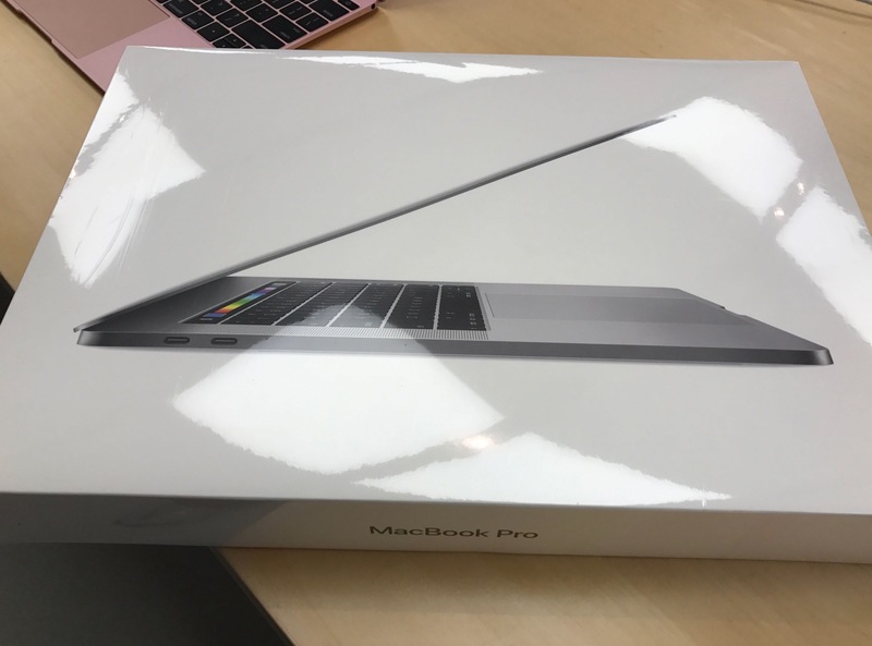 Illustration : Les MacBook Pro Touch Bar "en stock" dans certains Apple Store, en retard en Europe