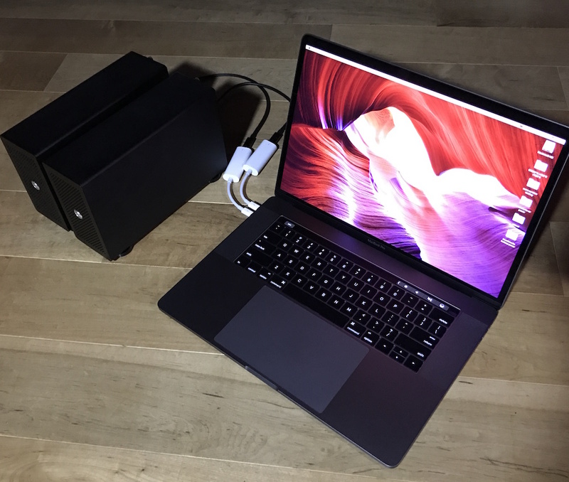 Illustration : Le MacBook Pro 13" Touch Bar a le côté droit limité à 1,5Go/s