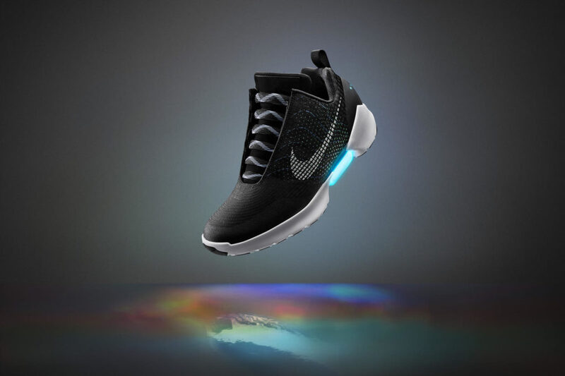 Illustration : Des baskets connectées, avec des faux airs de "retour vers le futur"