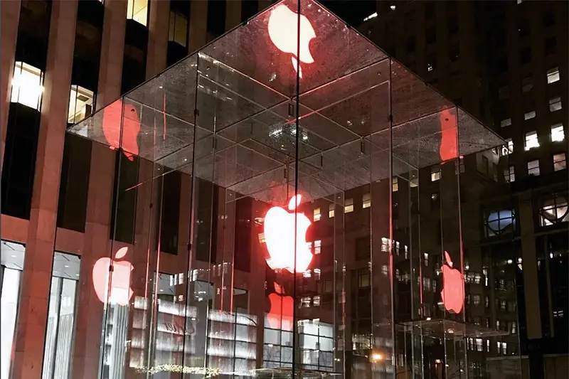 Le logo des Apple Store vire au rouge (photos)