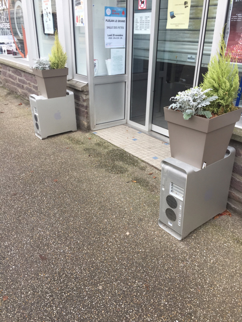 Illustration : L'image du jour : en Bretagne, les Mac Pro soutiennent les pots de fleurs