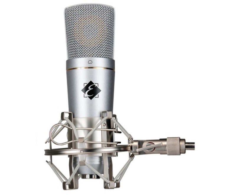 Illustration : Promos : ampli Yamaha 7.1 (compatible AirPlay), Walkman et micro Eagletone