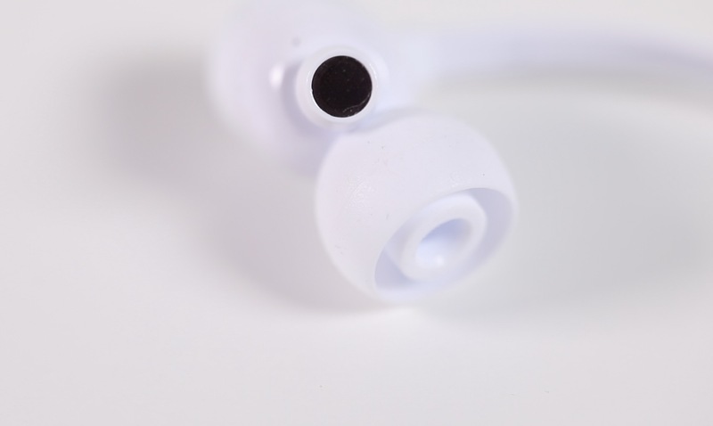 Illustration : Test des BeatsX face aux AirPods : le match !