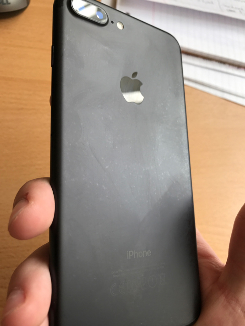 Illustration : iPhone 7 : des taches indélébiles apparaissent sur le dos de certains modèles (photos)