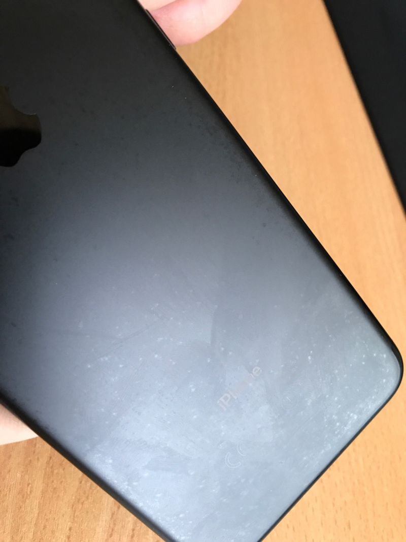 Illustration : iPhone 7 : des taches indélébiles apparaissent sur le dos de certains modèles (photos)