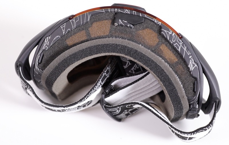 Illustration : Test du Oakley Airwave 1.5, un masque de ski connecté avec affichage tête haute !