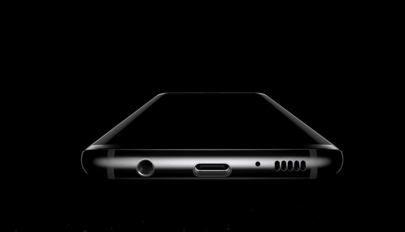 Illustration : #trollday : Samsung ne sait toujours pas aligner les ports de son Galaxy S8