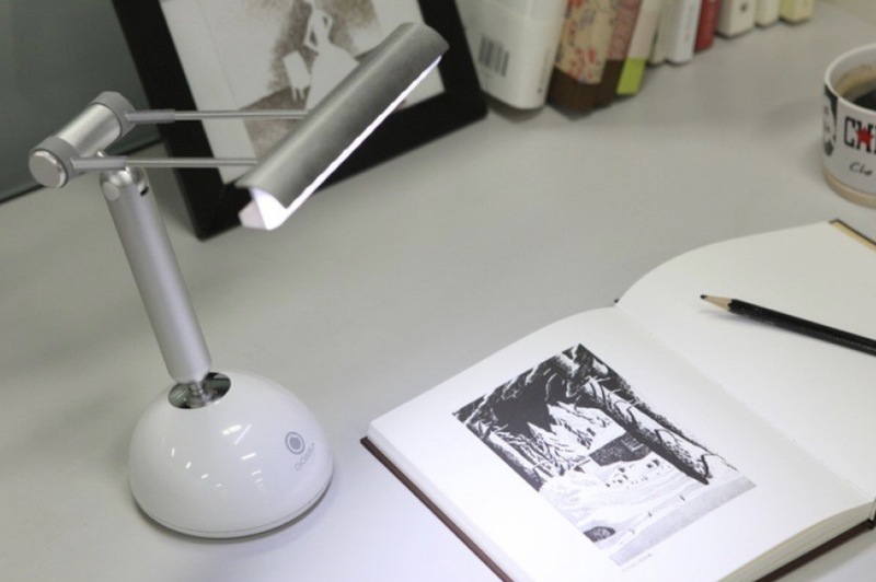 Illustration : iLight Tablet : une lampe et un support pour iPad qui rappelle l'iMac tournesol