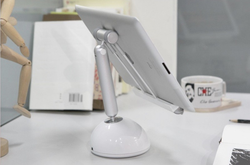 Illustration : iLight Tablet : une lampe et un support pour iPad qui rappelle l'iMac tournesol