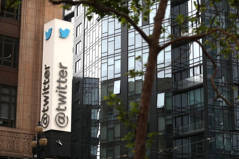 Illustration : Twitter s'allie à Bloomberg pour diffuser des informations en direct (24/24-7/7)