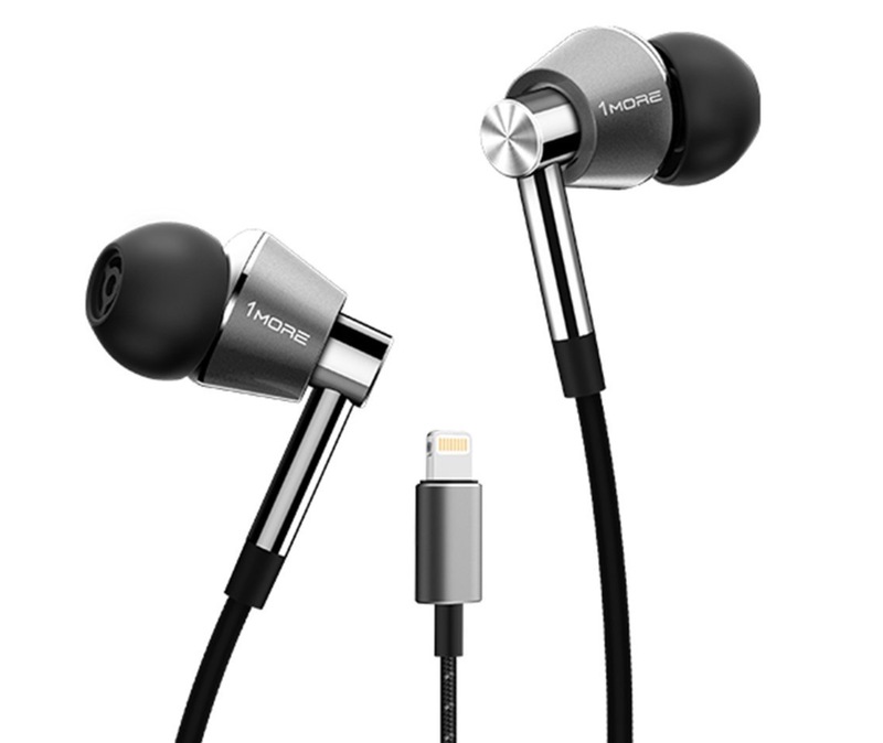 Illustration : Promos : dédoubleur Lightning, clavier bluetooth, poignée stabilisée et écouteurs Lightning