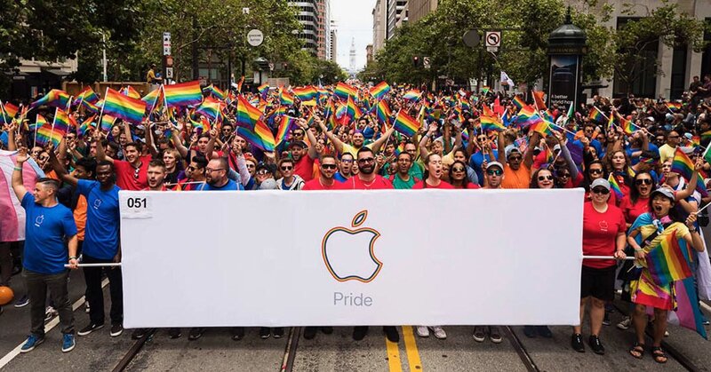 Illustration : L'image de la nuit : le cortège Apple de la Gay Pride de San Francisco