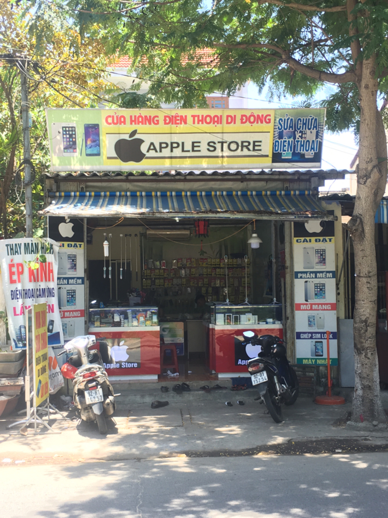 Illustration : L'image du jour : l'Apple Store de Hoi An vend aussi des smartphones Android