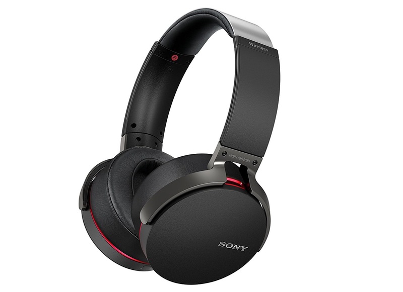 Illustration : Promos : enceinte UE BOOM 2, dédoubleur Lightning, dock Apple Watch et casque Sony