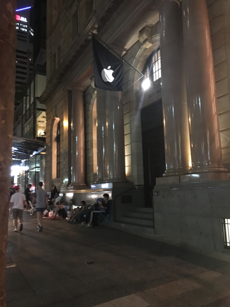 Illustration : iPhone X : les files d'attente se forment devant les Apple Store (photos)