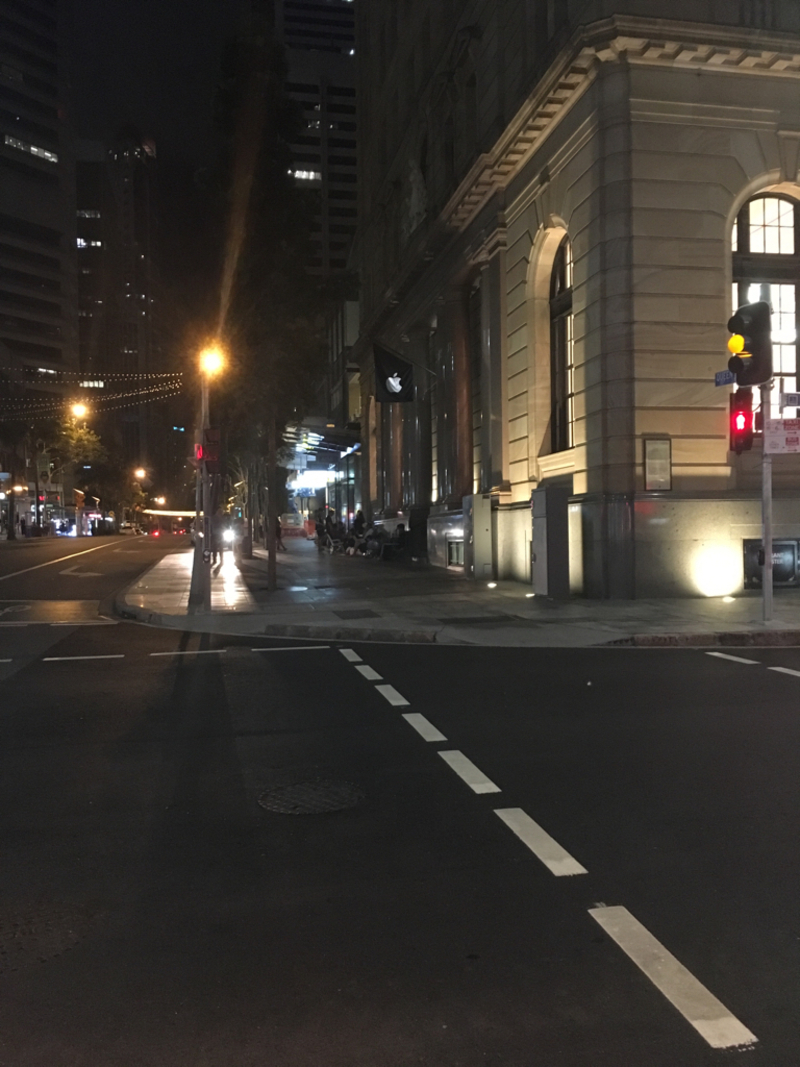 Illustration : iPhone X : les files d'attente se forment devant les Apple Store (photos)