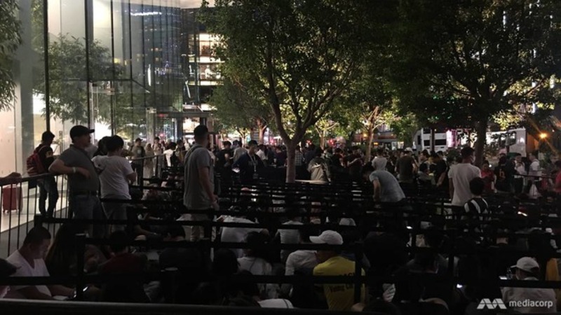 Illustration : iPhone X : les files d'attente se forment devant les Apple Store (photos)