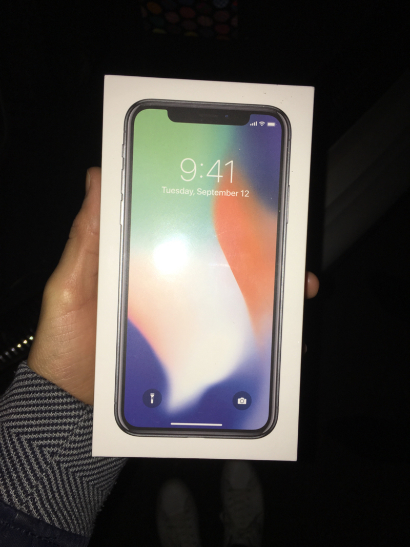Illustration : Les Apple Store ont ouvert leurs portes et les premiers iPhone X sont déjà partis...