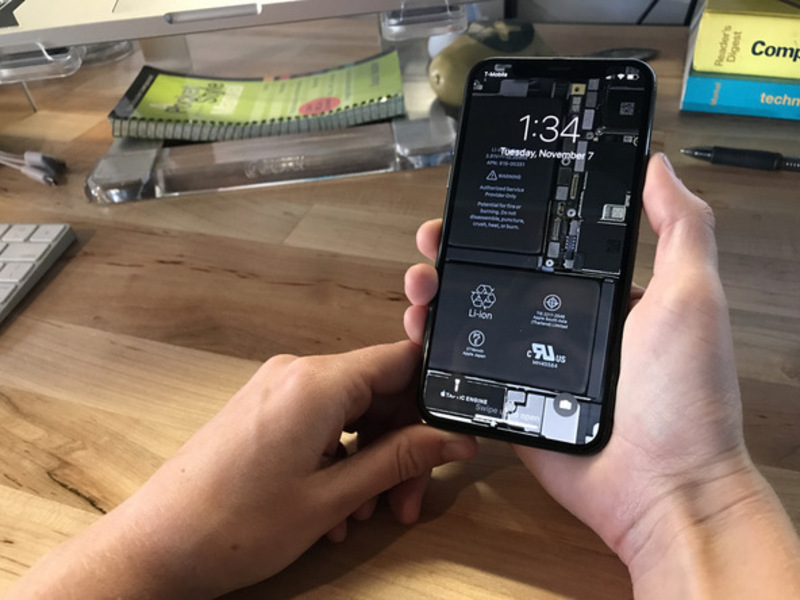 Illustration : iPhone X : des fonds d'écran qui font croire à un téléphone démonté