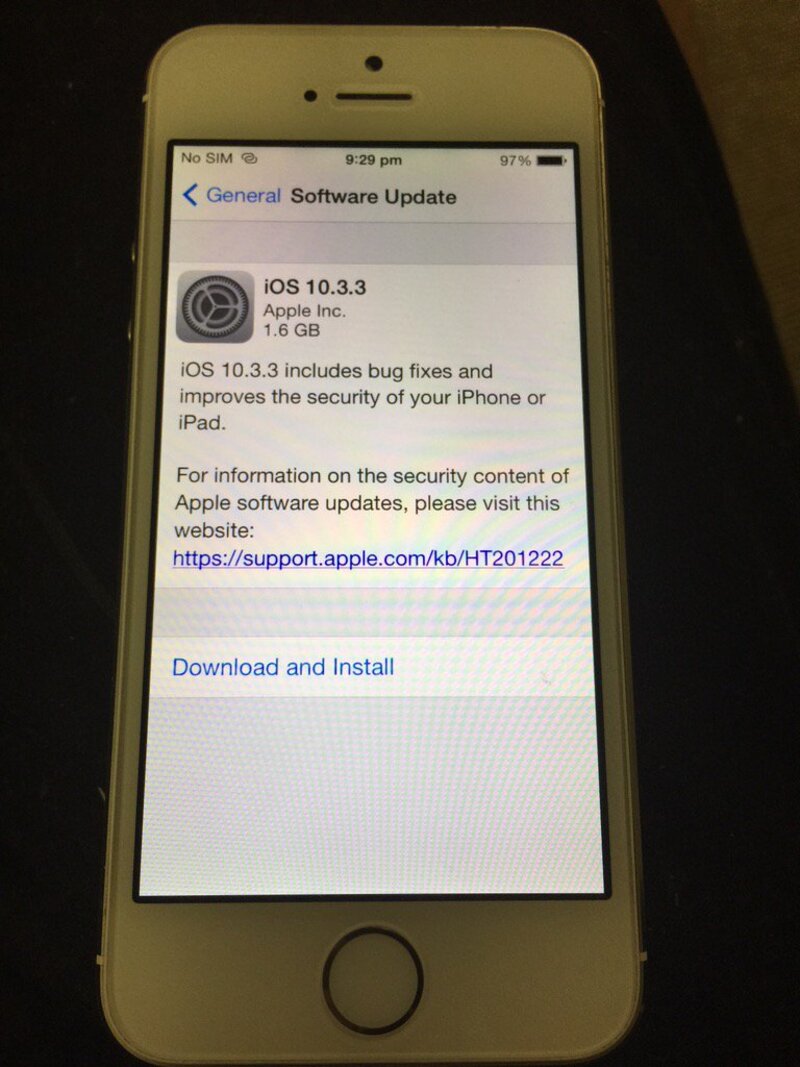 Illustration : Apple continue de signer iOS 10.3.3 pour les iPhone 5s
