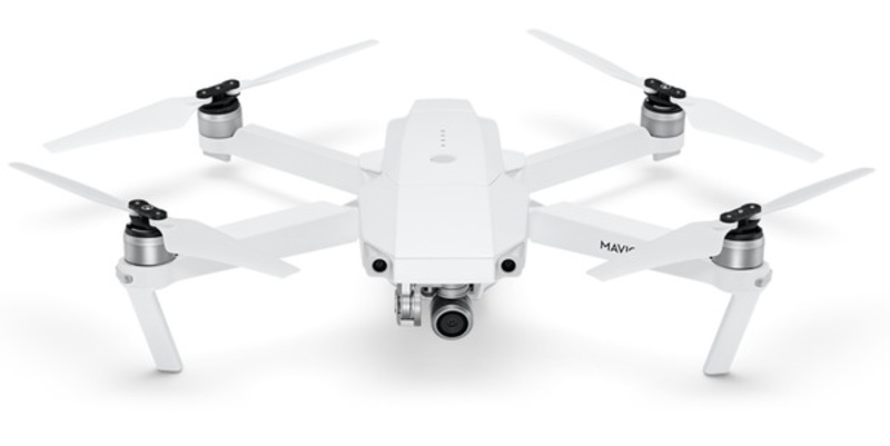 Illustration : Promos : Mavic Pro blanc, casque BT Sennheiser, Logitech Harmony, hoverboard, PS4 Pro..