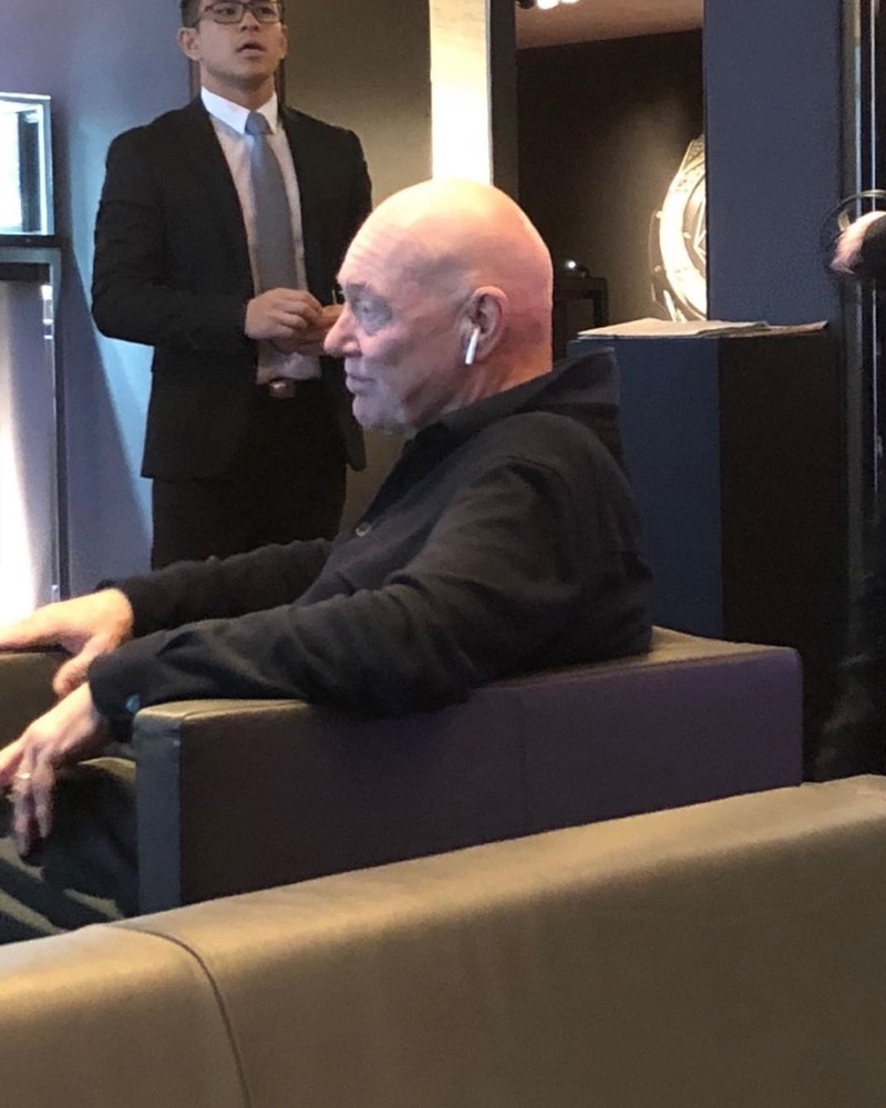 Illustration : L'image du jour : Jean-Claude Biver (Tag Heuer), fan des AirPods ?