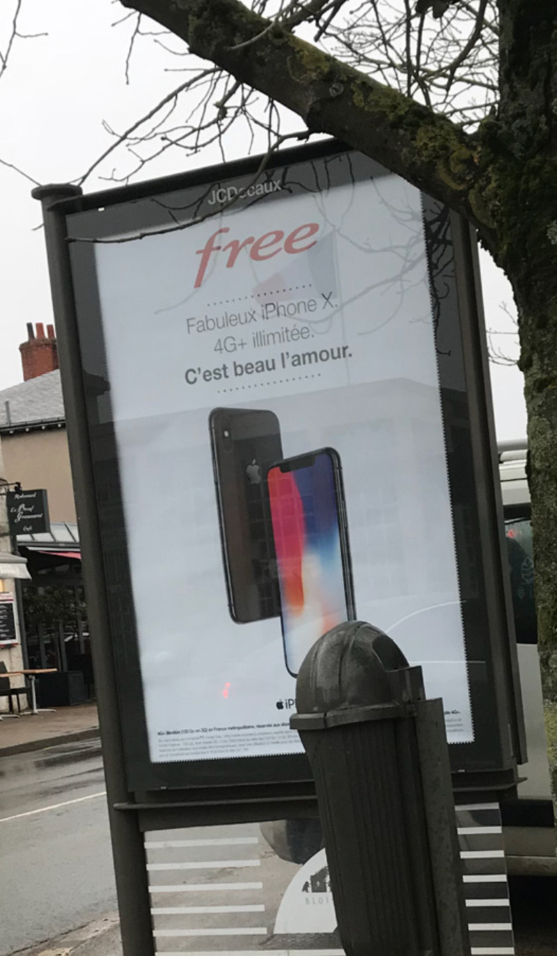 Illustration : L'image du soir : deux iPhone X en tête à tête chez Free (pub)